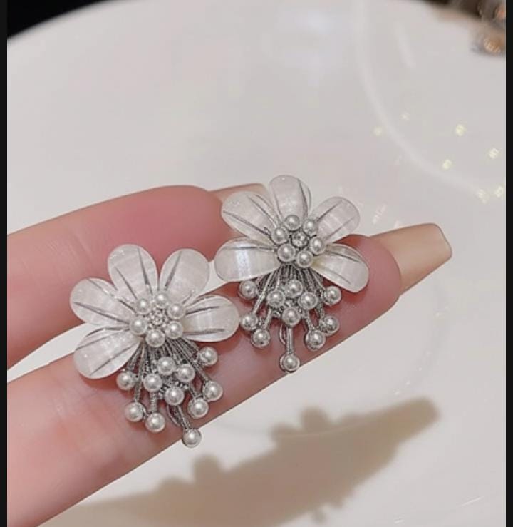 Flower Pearl Korean Earrings- Golden