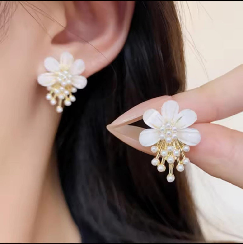 Flower Pearl Korean Earrings- Golden